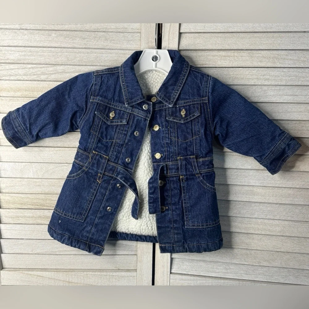 Old Navy denim Coat. Size 6-12. months. Great Condition